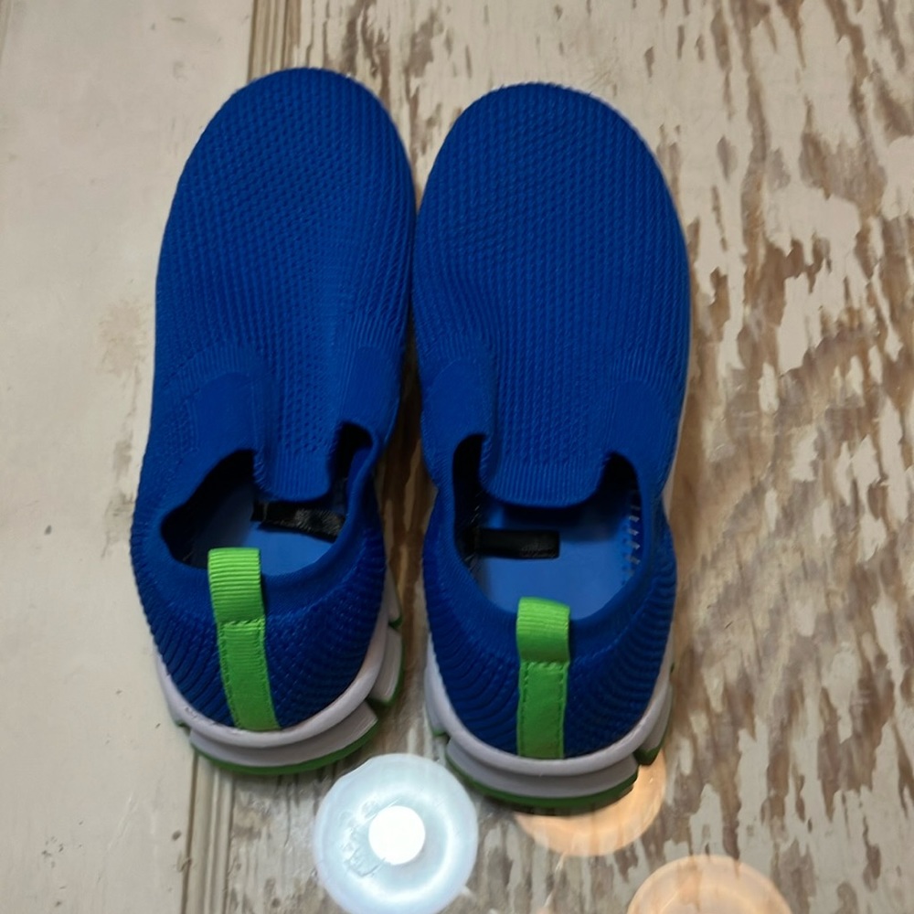 Boys water shoes NOSOX Size 2